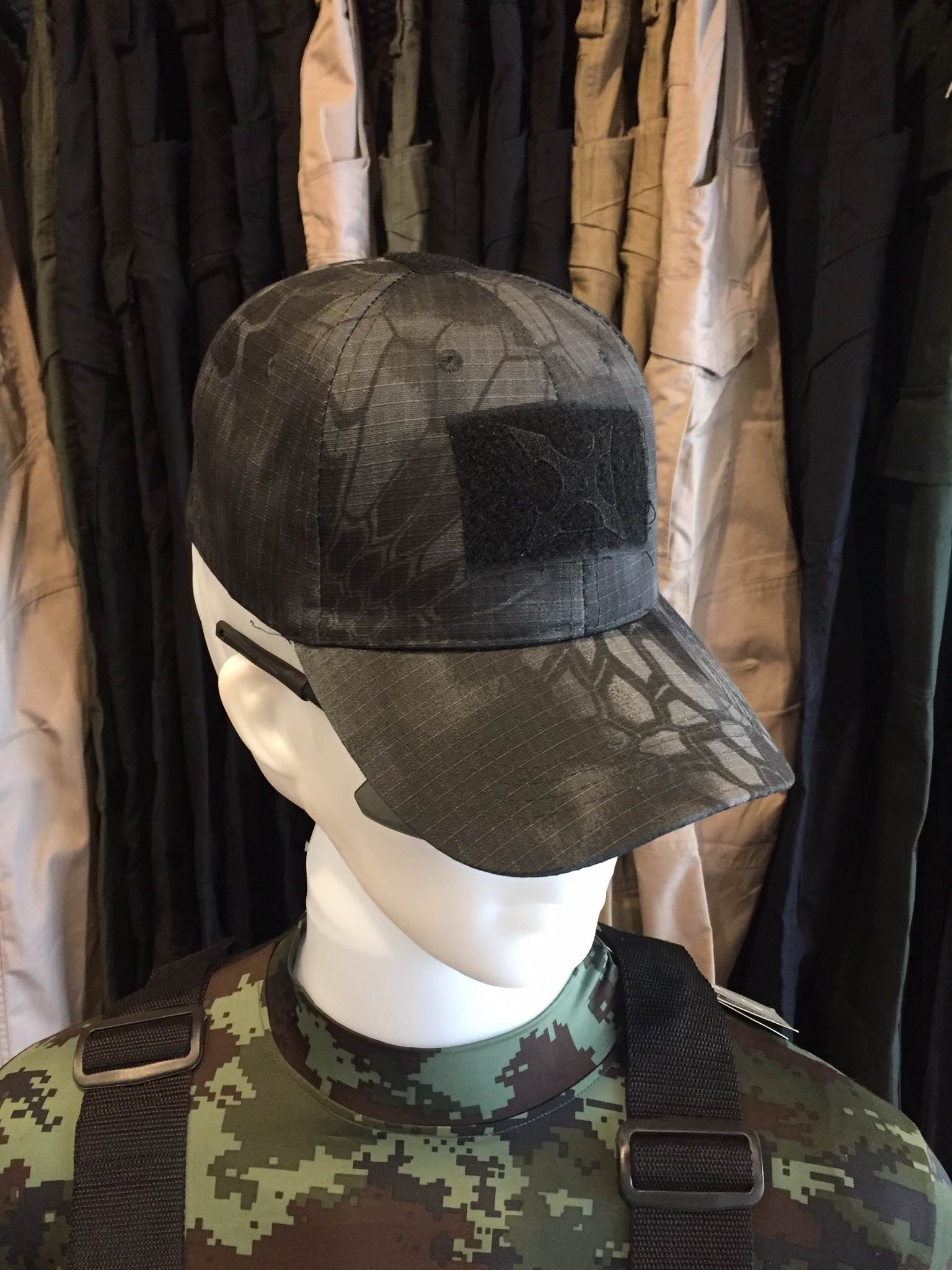 หมวกแก๊ปลายงู X