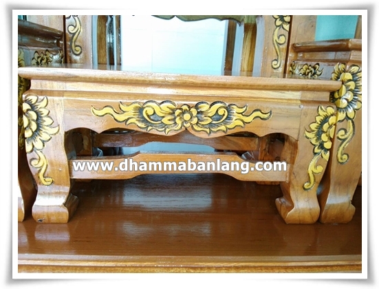 โต๊ะหมู่บูชา หมู่ 7 หน้า 9 แกะลาย แต้มสีเหลือง ไม้สัก ขาสิงห์ สีไม้สักธรรมชาติ