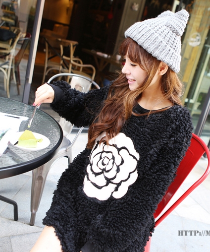 Pre Order - เสื้อกันหนาวแฟชั่นเกาหลี ขนสัตว์นำเข้า มีความนุ่มสบาย : สีขาว / สีดำ