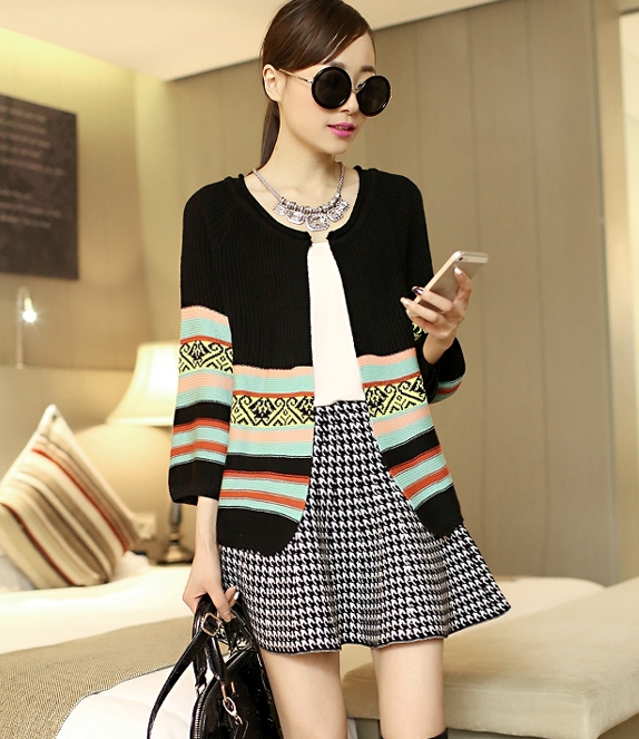 Pre Order - เสื้อคลุมกันหนาวแฟชั่นเกาหลี พิมพ์ลายสวยงาม เป็นเสื้อคอกลมเวตเตอร์ไหมพรมแบบบาง แขนยาว สี : สีดำ / สีเบจ / สีกุหลาบ