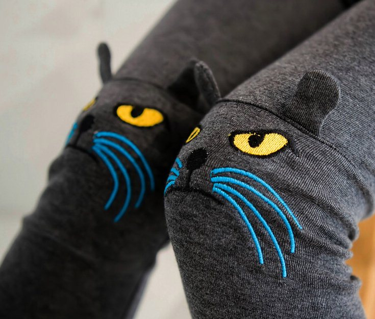 PreOrderคนอ้วน - กางเกง-เลคกิ้งกันหนาวแฟชั่น ไซส์ใหญ่ คนอ้วน ผ้าโพลิเอสเตอร์ยืด แต่งรูปแมวตรงเข่าน่ารัก ข้างในผ้ากำมะหยี่ สี : เทาอ่อน / เทาเข้ม / ดำ