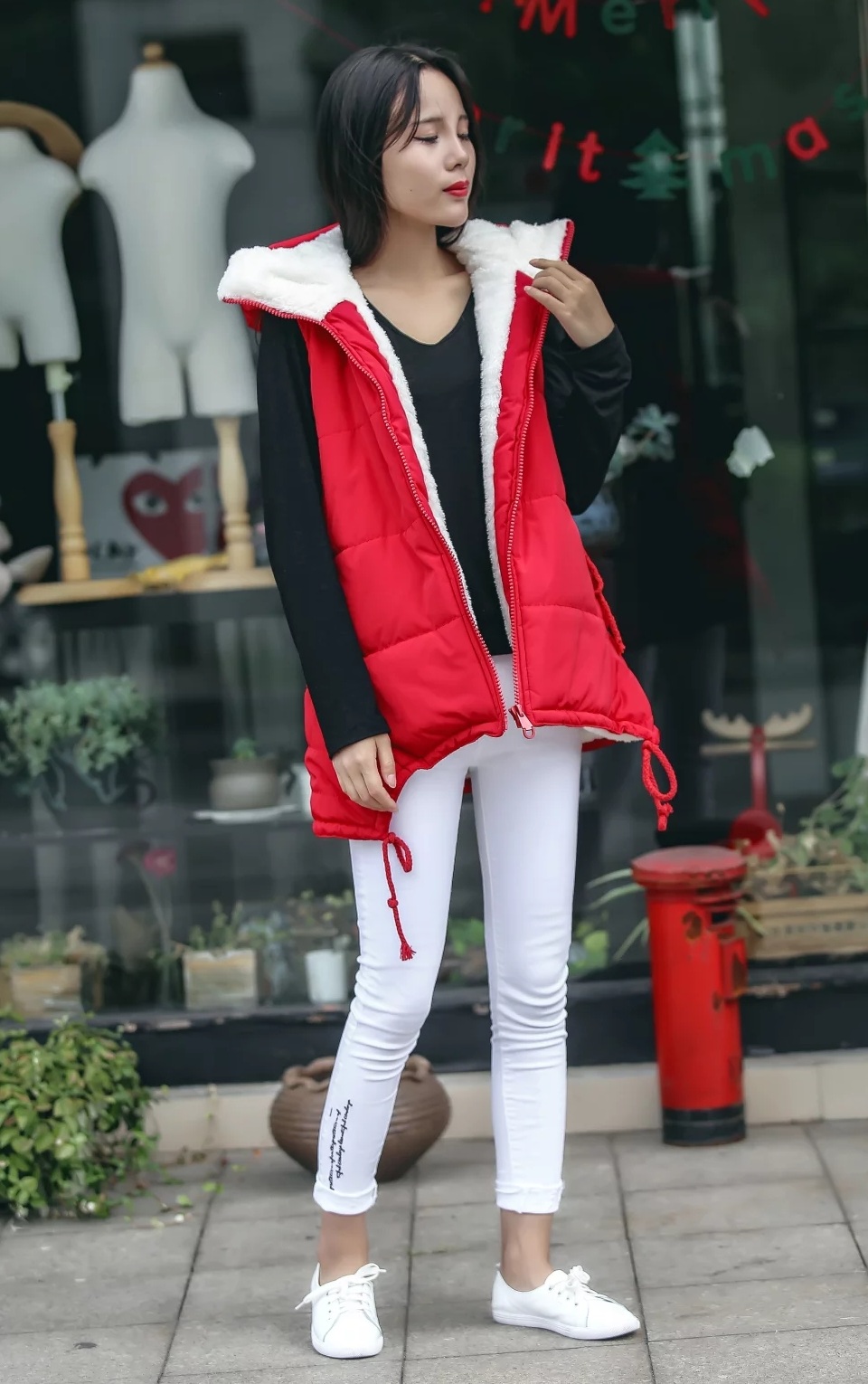 PreOrderคนอ้วน - เสื้อกั๊กแฟชั่น ผ้าร่มบุนวม มี Hood ด้านในขนสัตว์ สี : ดำ / แดง