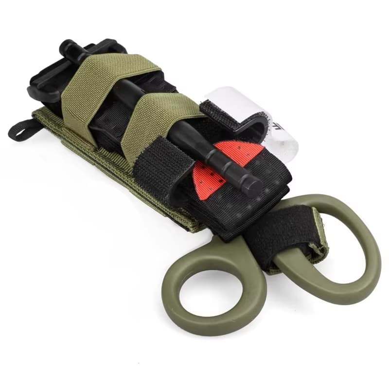 เพ้าผ้าใส่สายห้ามเลือด และกรรไกรสนาม แบบเปลือย