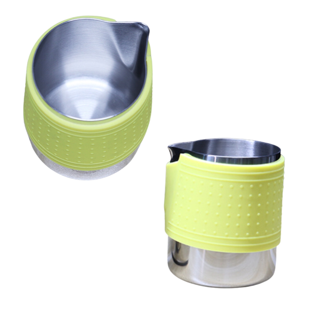 ถ้วยตีฟองนม มียางซิลิโคลนหุ้มกันลื่น กันมือกันร้อน ขนาด 350 ML สีเหลือง รหัส 0217