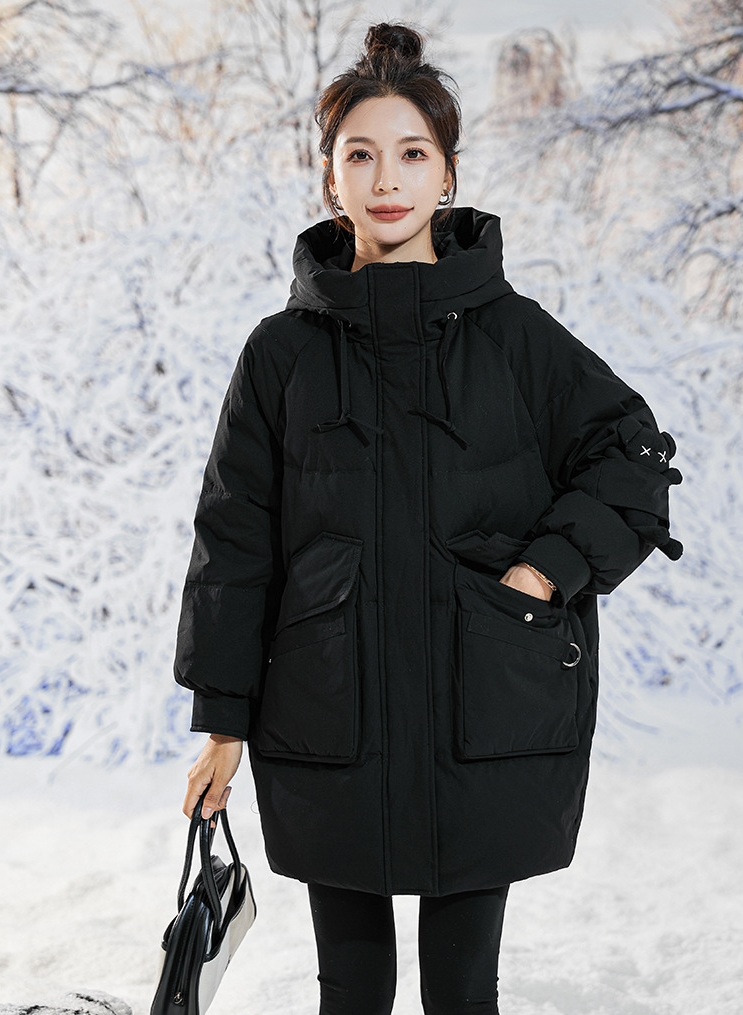 2324-0001 งานพรีออเดอร์นะคะ ไม่พร้อมส่งจ้า กันหนาวบุขนเป็ดขาวจ้า มีน้องหมีเกาะด้านหลังกับแขนด้วยนะคะ