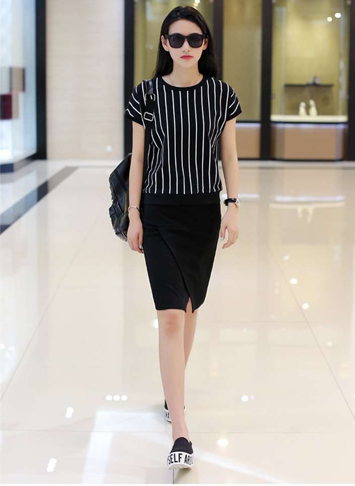 ##พร้อมส่ง## - เซตคู่ เสื้อ กระโปรง สไตล์ยุโรบ เสื้อยืดลายม้าลายดำ กระโปรงสั้นสีดำพอดี