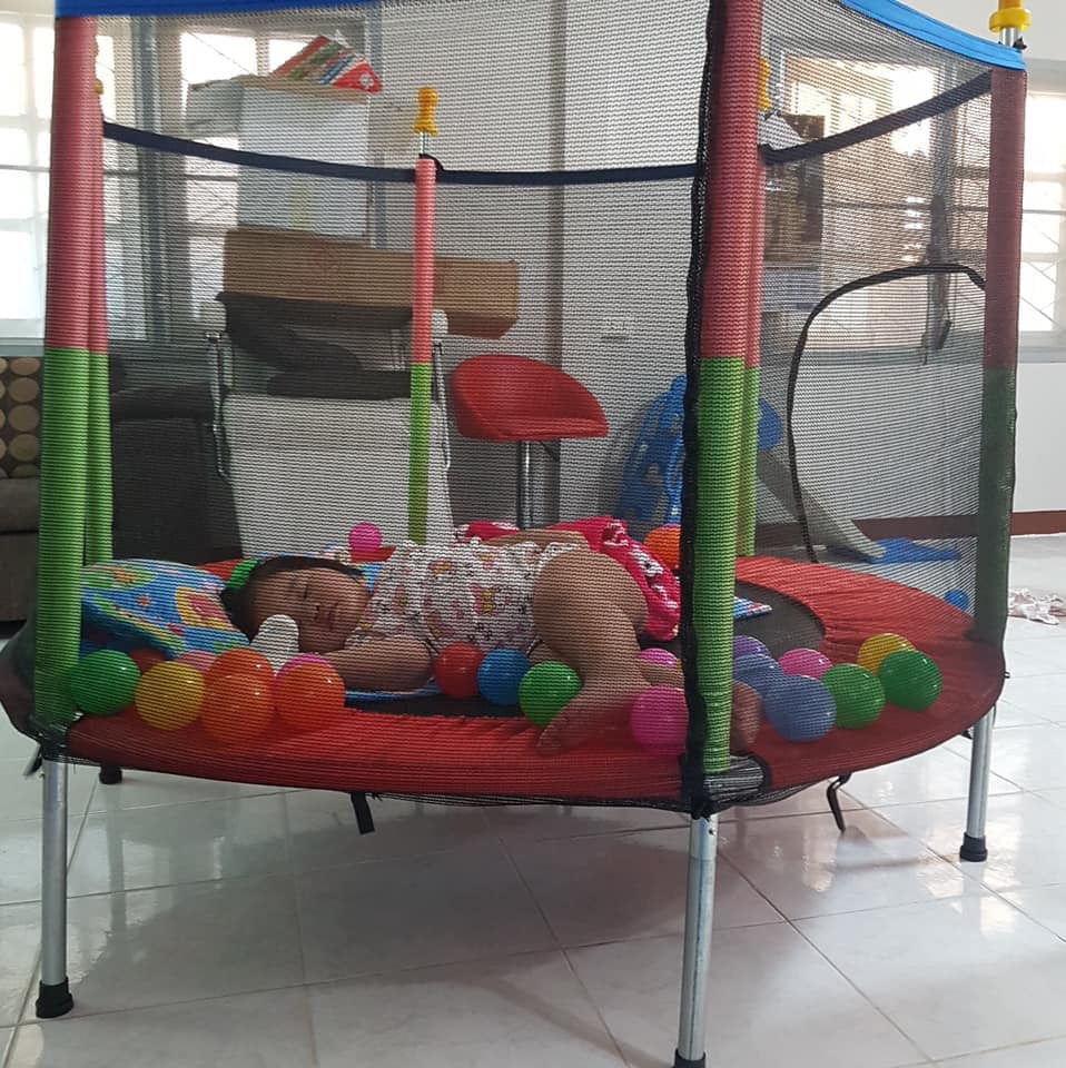 แทรมโพลีนของเล่นกระโดดสำหรับลูกน้อยราคาถูก