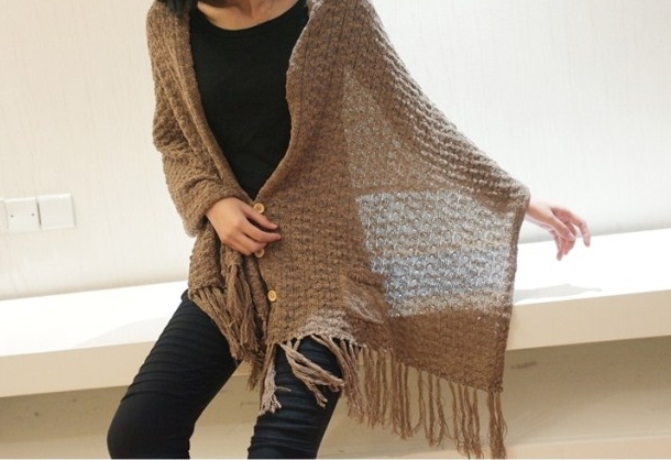 Pro Order - เสื้อกันหนาวแฟชั่น กระดุมหน้า มีกระเป๋าสองข้าง สามารถเปลี่ยนผ้าคลุม ผ้าพันคอก็ได้ : สีกากี / สีครีม