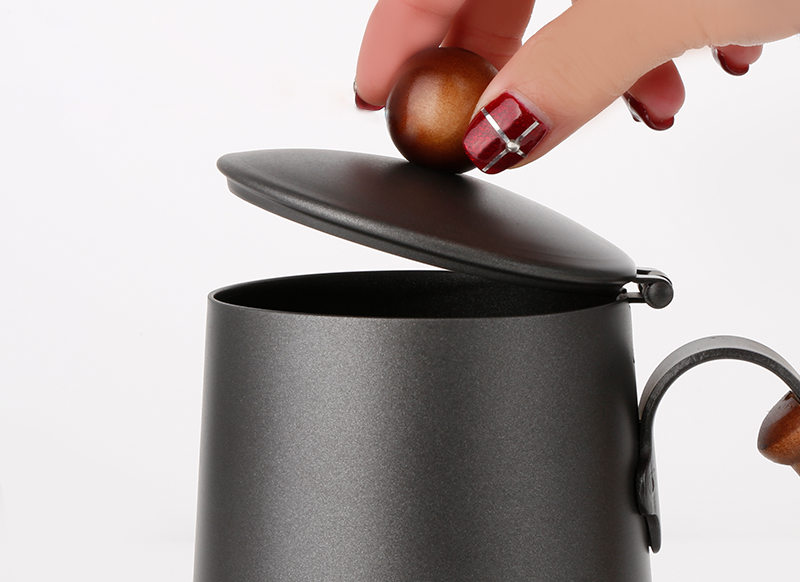 กาต้มน้ำดริปกาแฟเทฟล่อน ด้ามจับไม้ 600 CC. 1610-512