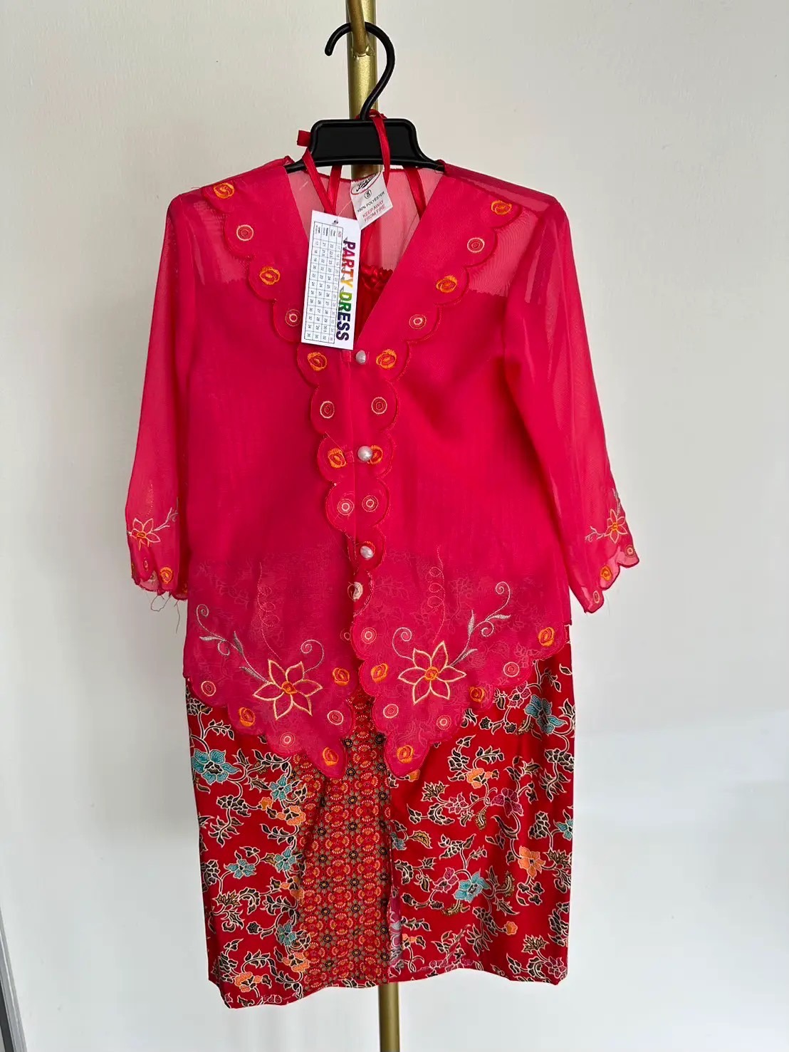 AMY03 ชุดประจำชาติอาเซียน ชุดมาเลเซียเด็ก เสื้อสีแดง พร้อมผ้าถุง