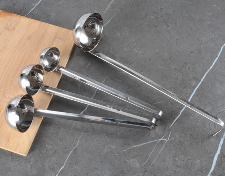 กระบวยตักน้ำเชื่อม 1OZ / 30CC 5CM ความยาวรวม 25CM น้ำหนักประมาณ 57G / ชิ้น