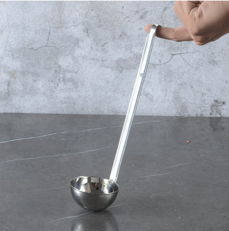 กระบวยตักน้ำเชื่อม 1OZ / 30CC 5CM ความยาวรวม 25CM น้ำหนักประมาณ 57G / ชิ้น