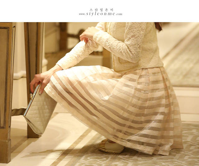 กระโปรงผ้า Organza สีครีม ทรงเอ ซิบด้านหลัง มีซับใน จับจีบรอบตัว