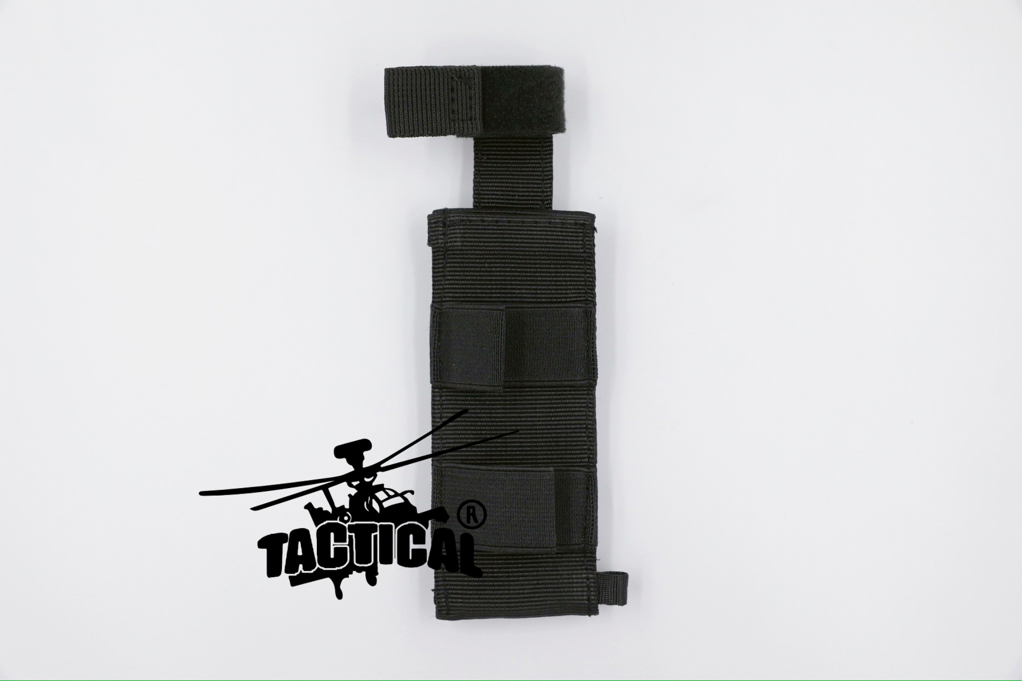 เพ้าผ้าใส่สายห้ามเลือด และกรรไกรสนาม แบบเปลือย