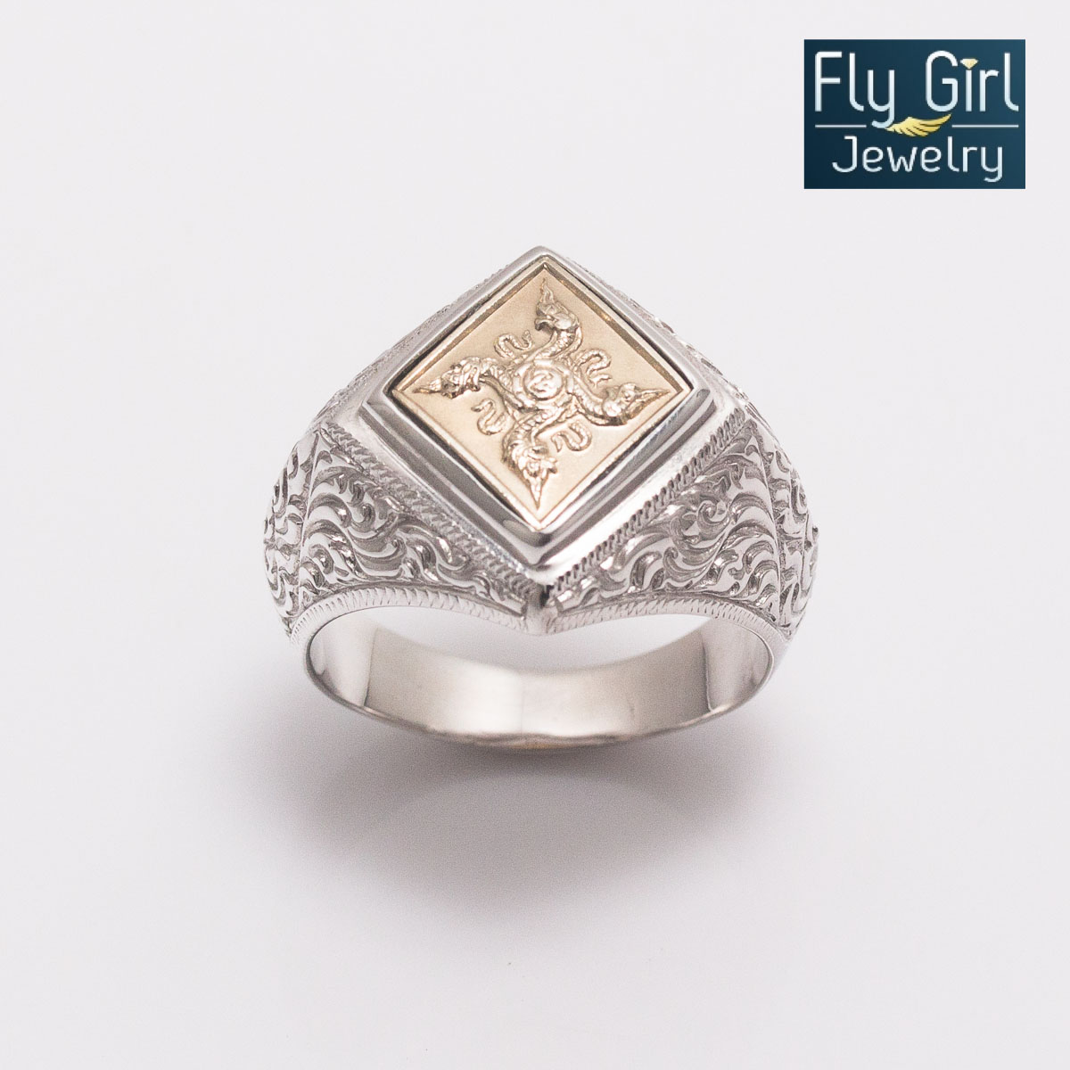 แหวนพญานาคราช๔ตระกูลหลังยันต์ดวงชะตาเมือง เหรียญผ่านพิธีพุทธาภิเษกแล้ว อธิษฐานจิตปลุกเสกโดยพระเกจิอาจารย์หลายท่าน