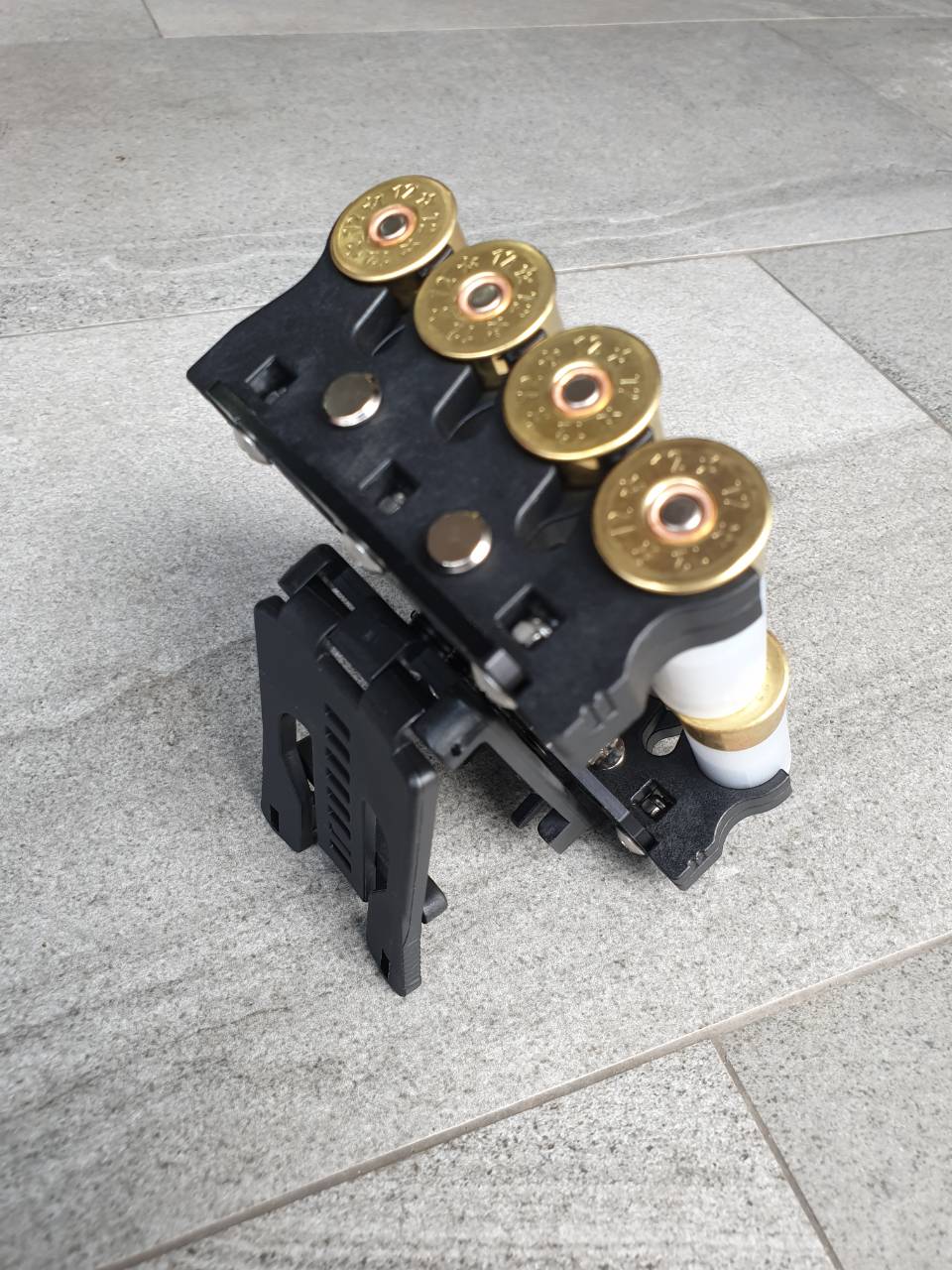 แผงกระสุนลูกซองจิงโจ้โหลดเร็ว 8 นัด