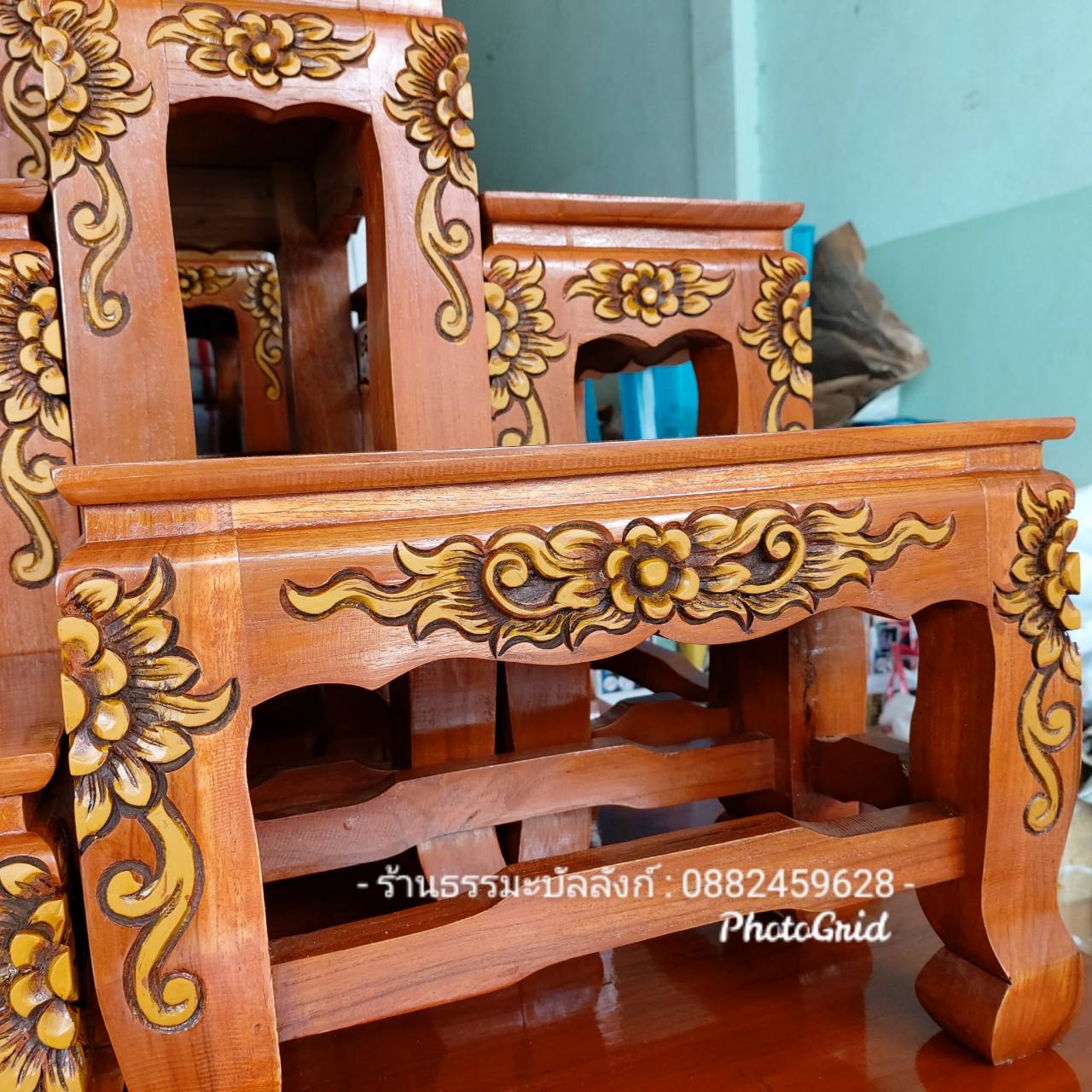 โต๊ะหมู่บูชา หมู่ 9 หน้า 7 แกะลาย แต้มสีเหลือง ไม้สัก ขาสิงห์ สีไม้สักธรรมชาติ