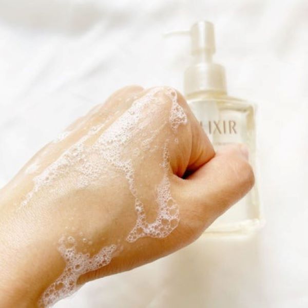 Elixir moist in cleanser อิลิคเซอร์ มอยส์-อิน คลีนเซอร์ 140มล. 2-in-1 ทำความสะอาดและเติมความชุ่มชื้นให้ผิว