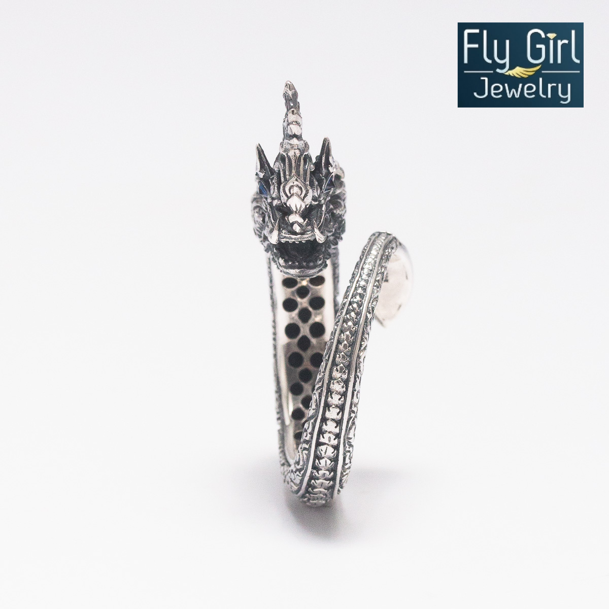 แหวนพญานาคราชดวงตาพลอยไพลินแท้(ราศีกันต์) คุ้มภัย เรียกโชคลาภ เป็นวัตถุมงคลที่เหมาะกับผู้ที่ปรารถนาความสุขสมหวัง