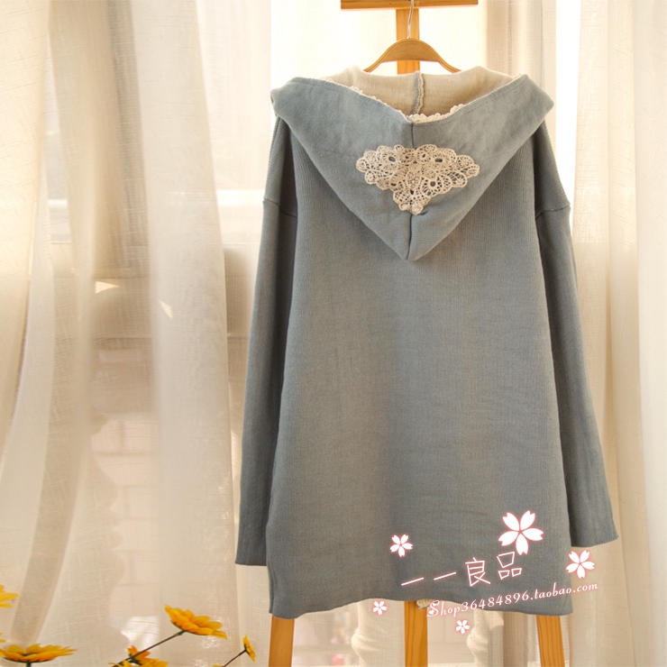 Pre Order - เสื้อกันหนาวแฟชั่น ผ้าหนา ผ้าลูกไม้รอบคอและหมวก สี : สีฟ้า / สีดำ