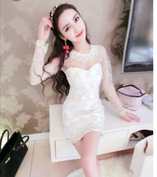 เดรสผ้าคอตตอนผสมspandex สีขาว เฉพาะด้านหน้าชุดเย็บซ้อนด้วยผ้าลูกไม้ปักลาย