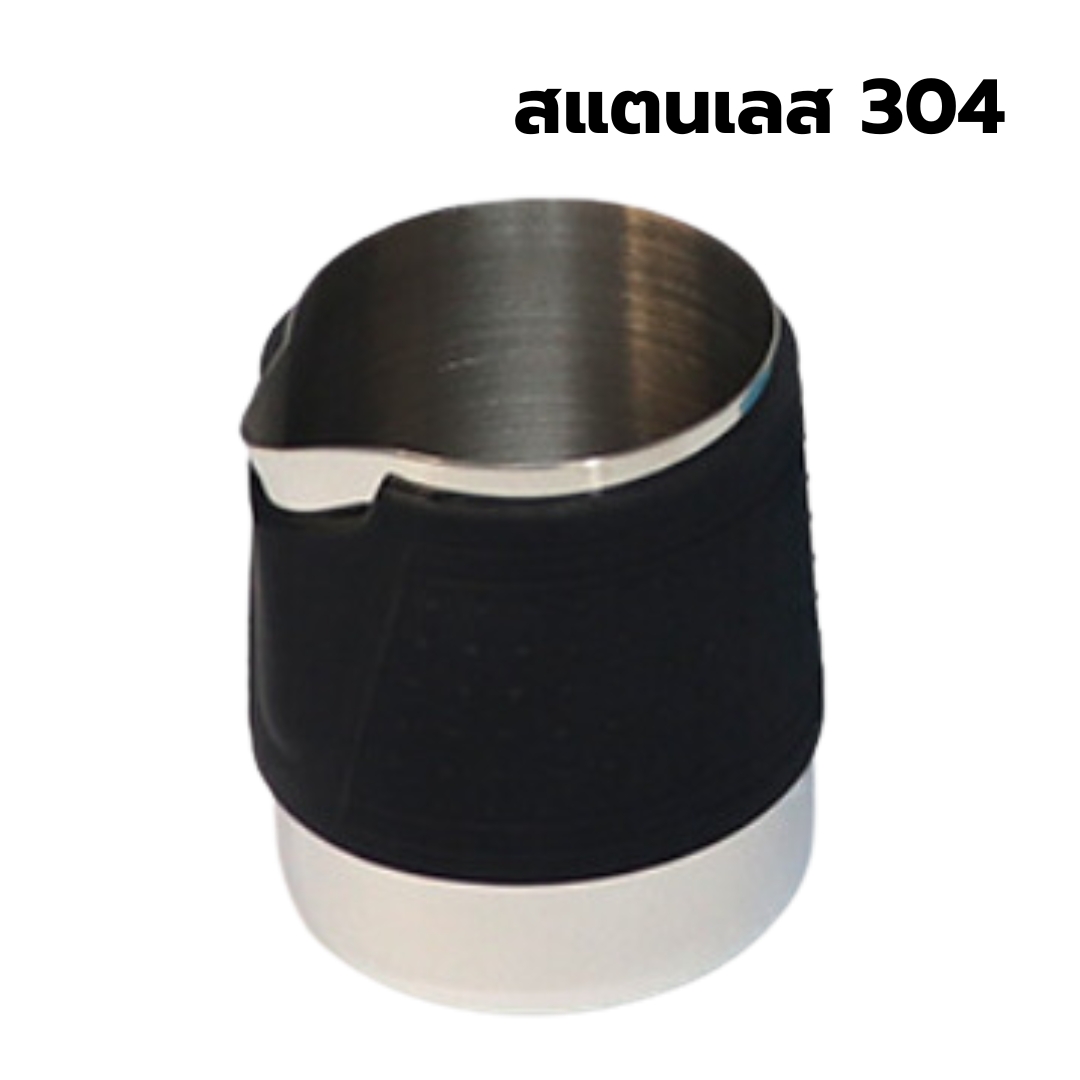 ถ้วยตีฟองนมมียางซิลิโคลนหุ้มกันลื่นมือ กันร้อน ตัดมุมยาง ตรงปากเท ขนาด 350 ML สีดำ รหัส 1709