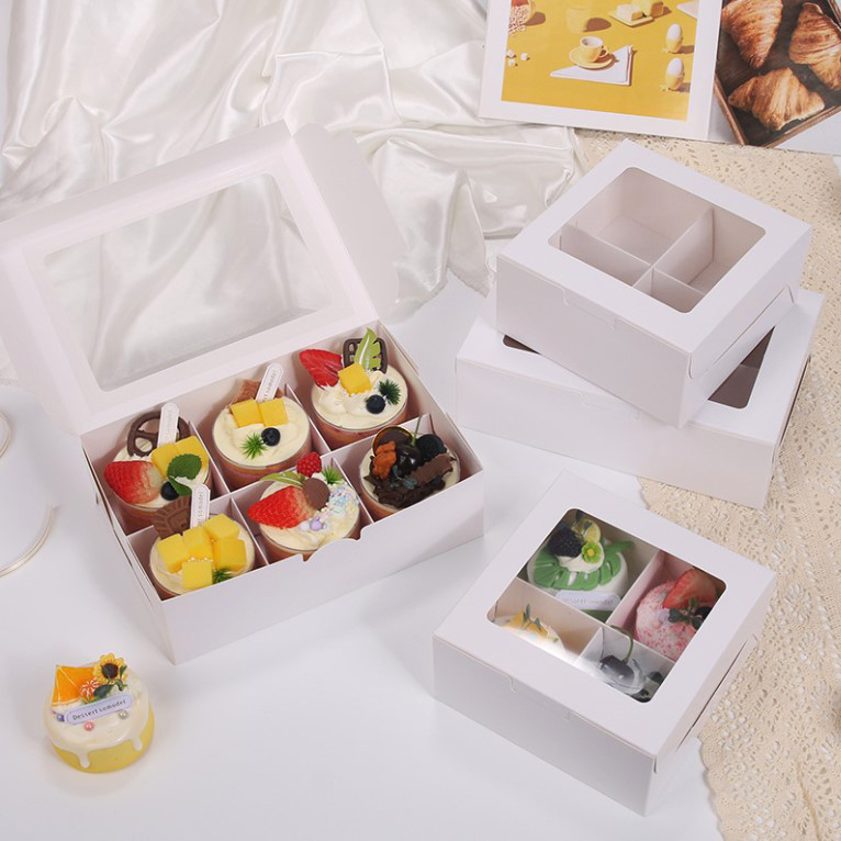 กล่องเค้ก-ขนม พร้อมฐานแบ่งช่อง 4 ชิ้น (ช่องละ 8x8 ซม.) แพ็ค 25 ชิ้น
