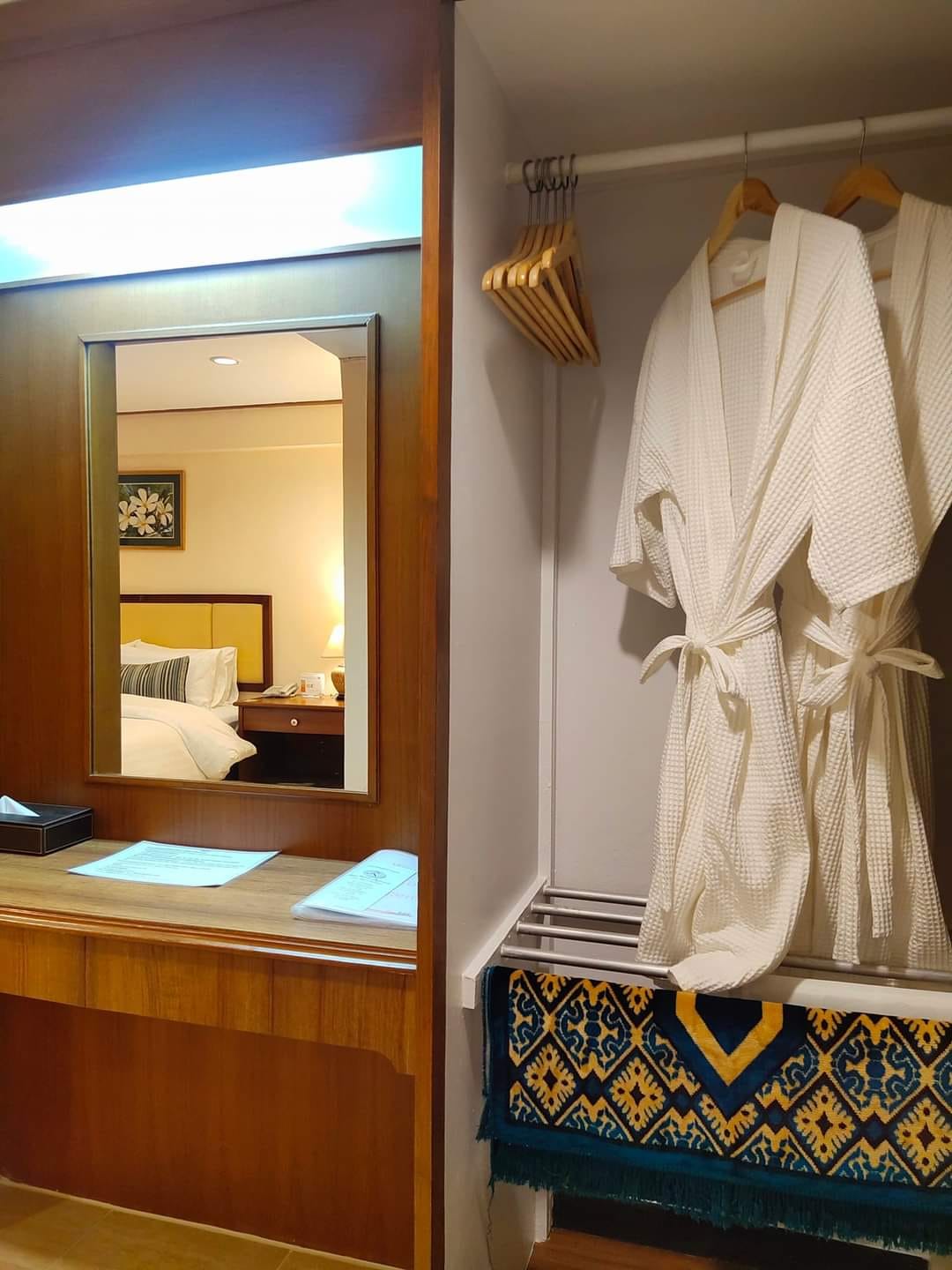 ชุดคลุมอาบน้ำ Bathrobe