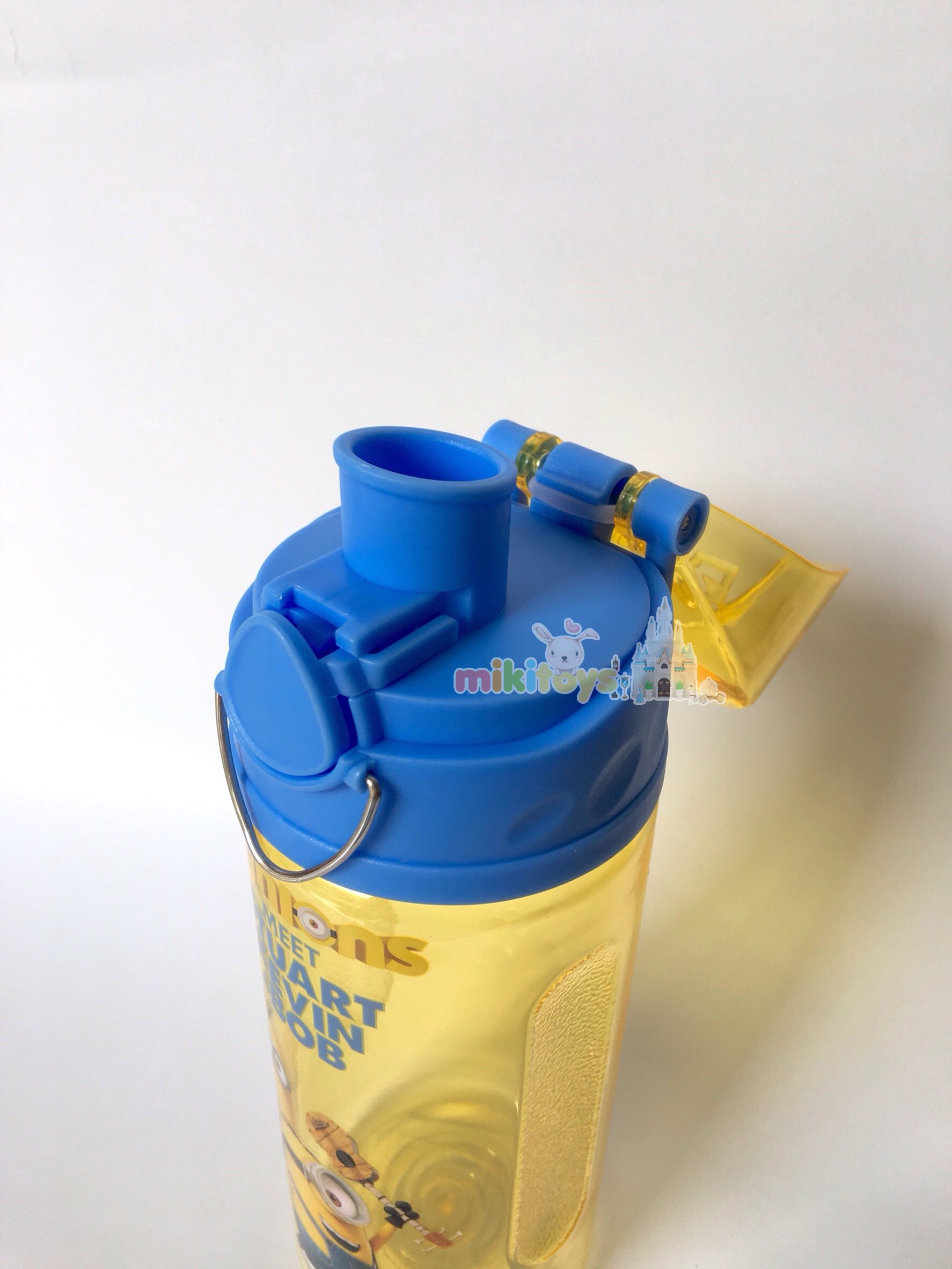 กระติกน้ำเด็ก Minions (Meet Stuart,Kevin and Bob)รุ่นยกดื่ม สีเหลืองขอบน้ำเงิน *BPA Freeปลอดภัยค่ะ