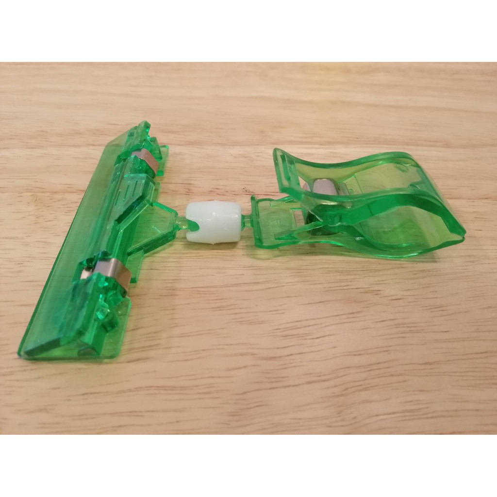 Akachan ที่หนีบป้ายราคา ขนาด 8*10.5 ซม. แพ็ค 5 ชิ้น - สีเขียว