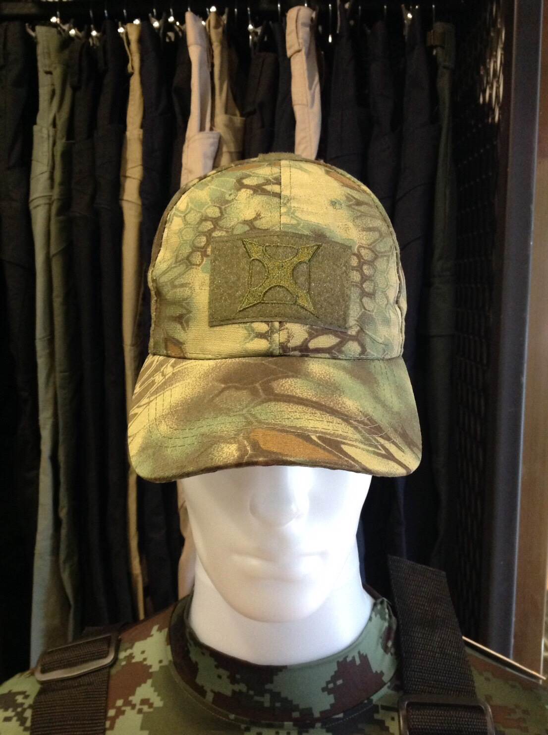 หมวกแก๊ปลายงู X