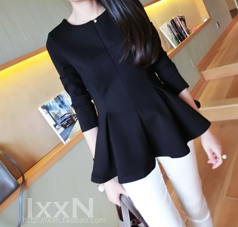 ##พร้อมส่ง## เสื้อแฟชั่น คอกลม แขนยาว ชายเสื้อดีไซส์หางปลา ซิปหลัง สี : ดำ