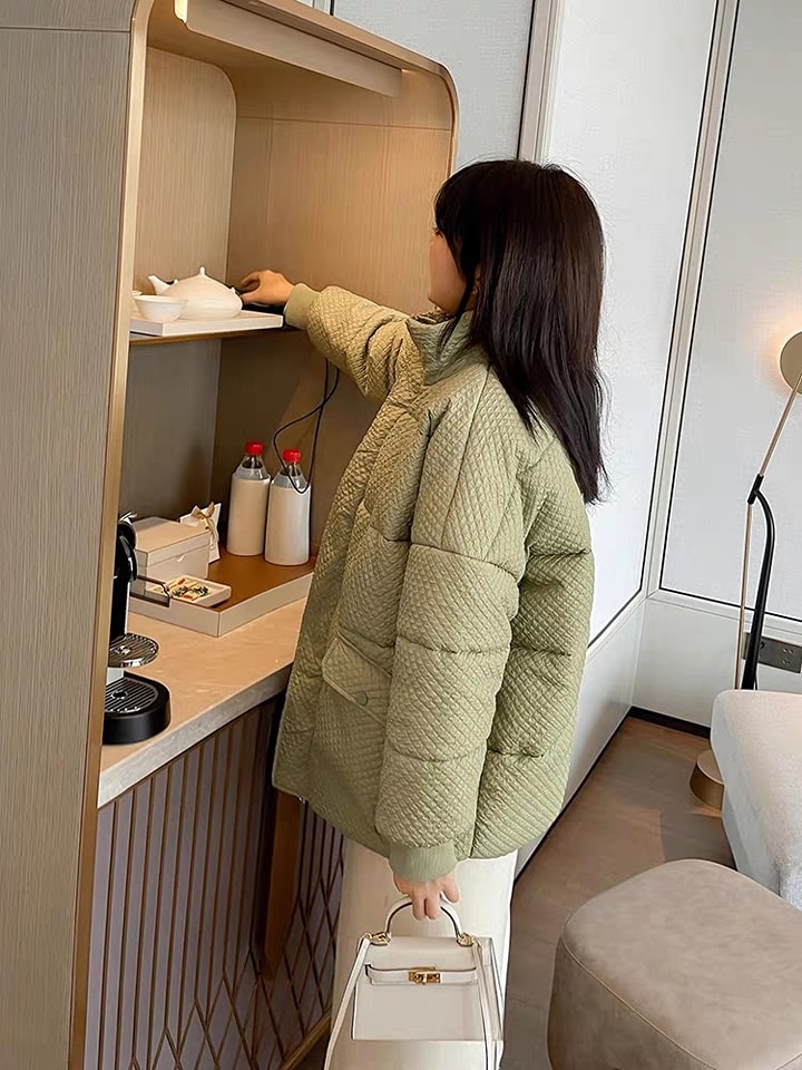 2324-0016 เสื้อคาร์ดิแกน บุนวม ตามเทรนด์เลยจ้า (นางแบบใส่XL)