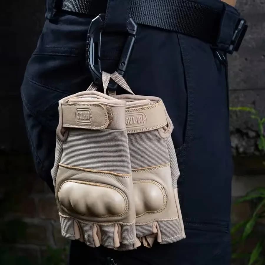 Carabiner Tactical รุ่น D-Clip