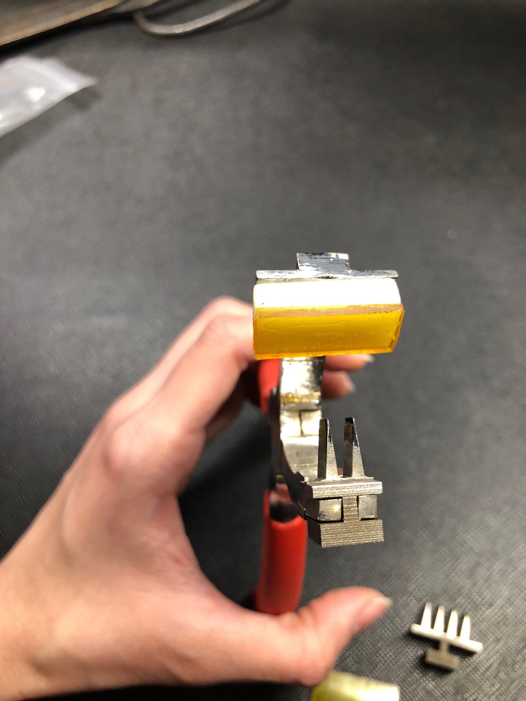 คีมส้อมตอกหนัง สำหรับทำงานกลางคืนไม่รบกวนคนรอบข้าง แบบเฉียง ขนาดฟันห่าง 3.85 มิล พร้อม หัว 4 ฟัน และ 2 ฟัน