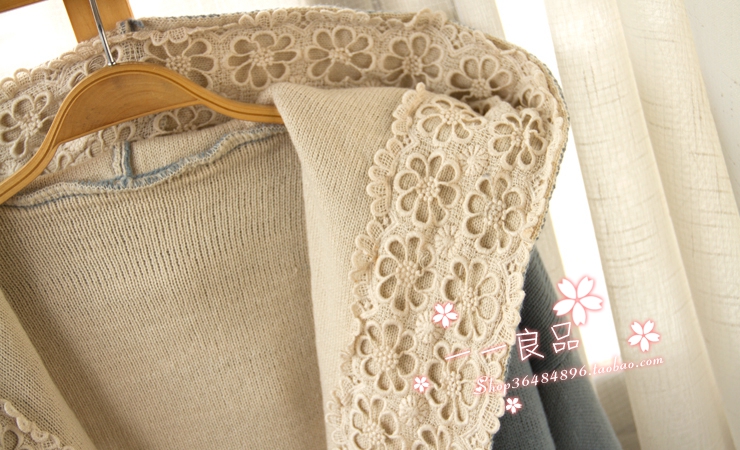 Pre Order - เสื้อกันหนาวแฟชั่น ผ้าหนา ผ้าลูกไม้รอบคอและหมวก สี : สีฟ้า / สีดำ