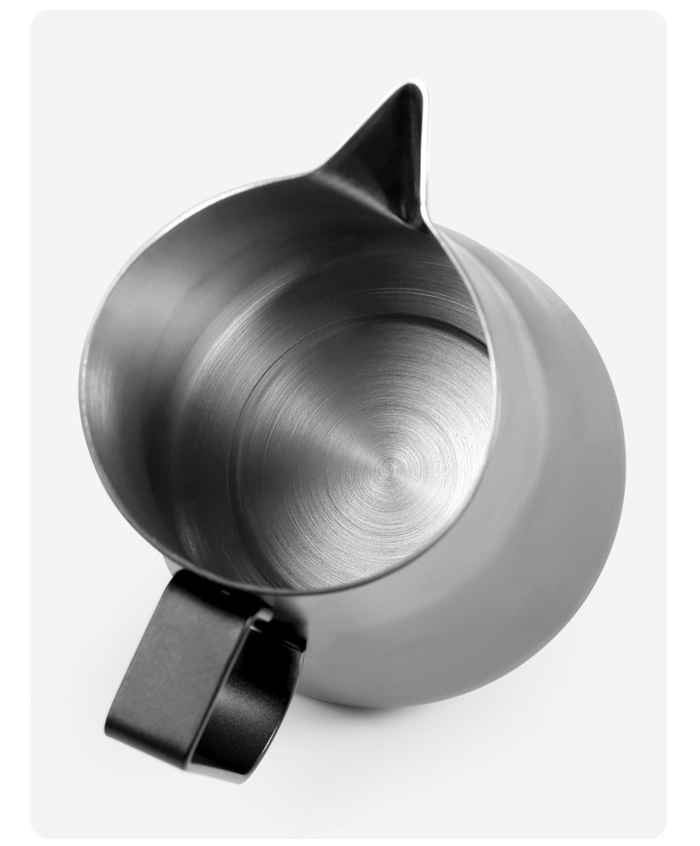 พิชเชอร์เทฟองนมปากแหลม เหยือกเทฟองนม 300 CC. สแตนแลส 1610-534