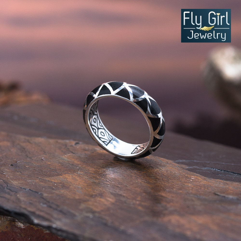 แหวนเกล็ดนาคราชใต้ท้องแหวนเป็นลายคลื่นท้องน้ำลายไทย UNISEX