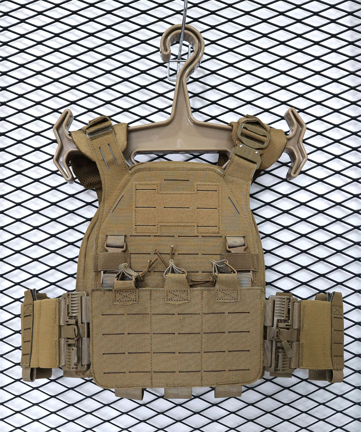 ปลอกเสื้อเวส ยี่ห้อ Universal Armor รุ่น X-Future (5 สี)