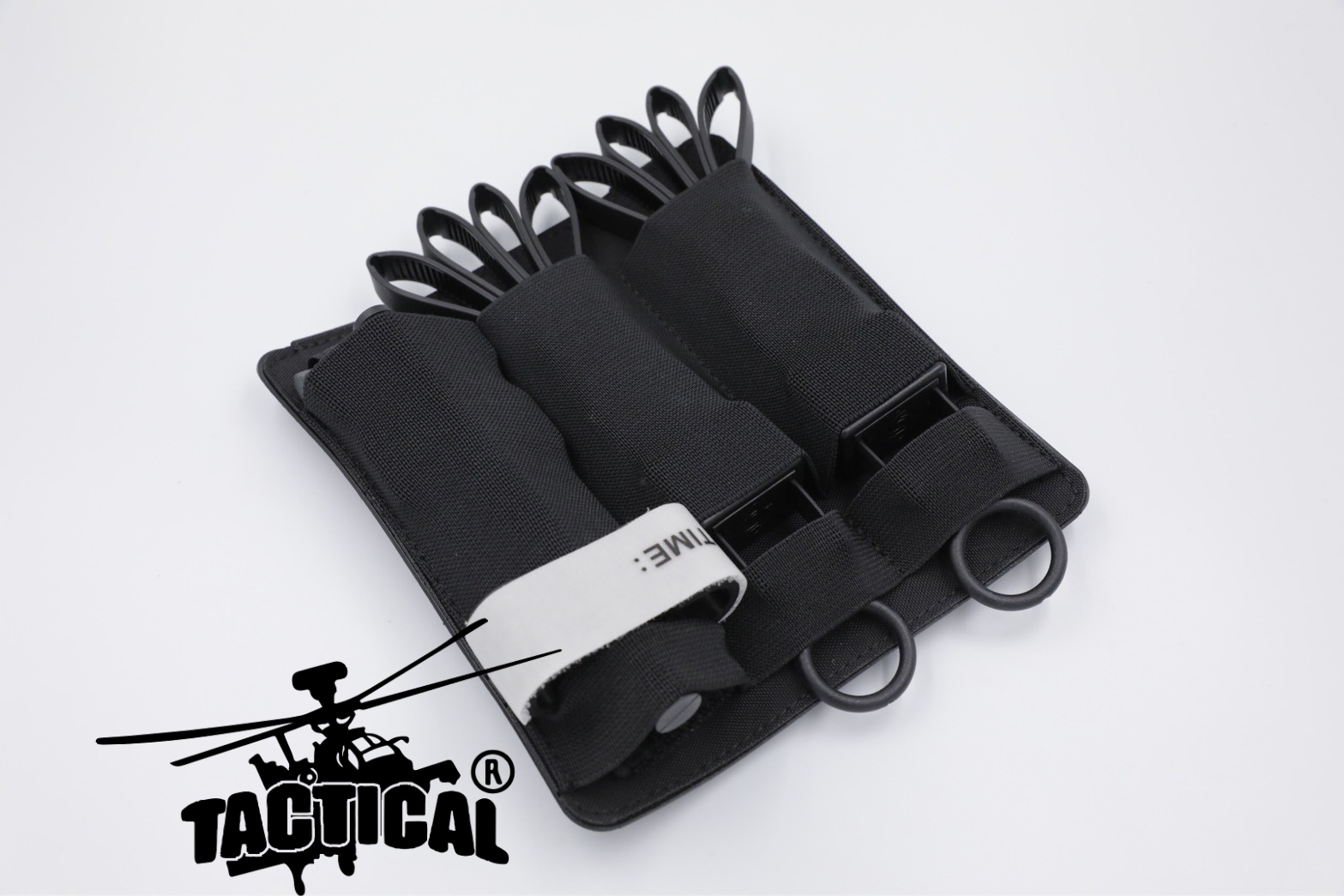 เพ้าผ้าใส่สายห้ามเลือด และกรรไกรสนาม แบบเปลือย สำเนา