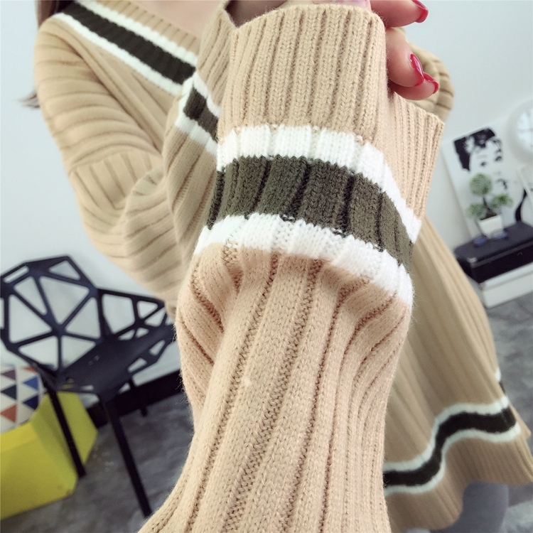 PreOrderคนอ้วน - เสื้อกันหนาว ไหมพรม คอวี สี : เขียว / เบจ