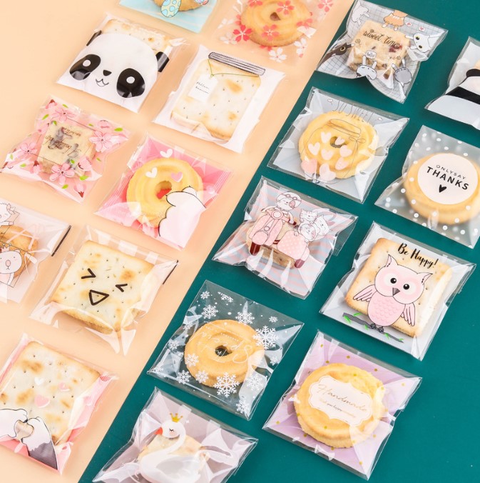 ถุงแพ็คขนมชิ้นเล็ก (มีกาวในตัว) ขนาด 7x7+3 cm. แพ็ค 98-100 ชิ้น
