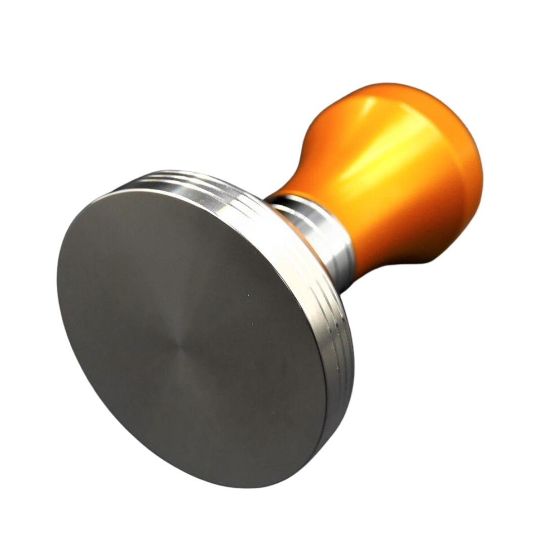 แทมเปอร์ ที่กดผงกาแฟ อลูมีเนียม ด้ามจับสีเหลืองทอง หนัก 400 กรัม ขนาด 57.5 มม. รหัส 2901