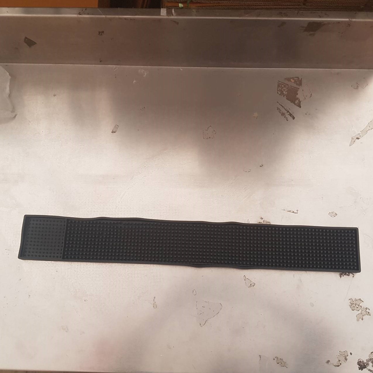 เสื่อบาร์ยางกันลื่น แผ่นรองจานรองแก้ว 60x8 ซม. สูง 1 ซม. Rubber Bar mat 60x8 cm. รหัส 1029