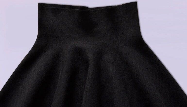 PreOrderคนอ้วน - เซตคู่กันหนาวแฟชั่น ไซส์ใหญ่ คนอ้วน เสื้อยืดไหมพรมบางแต่งลายช่วงแขน+กระโปรงจีบ สี : เสื้อดำ+กระโปรงดำ / เสื้อแดง + กระโปรงดำ / เสื้อเทา+กระโปรงดำ