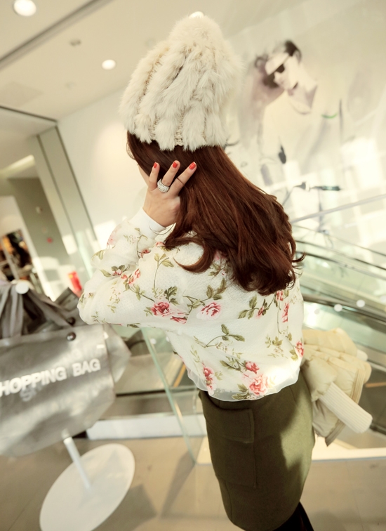 Pro Order - เสื้อกันหนาวแฟชั่น สองชั้นติดกัน ชิ้นในไม่หนามาก ชิ้นนอกเป็นผ้าชีฟองลายดอกไม้สีหวาน