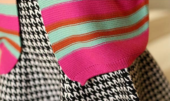 Pre Order - เสื้อคลุมกันหนาวแฟชั่นเกาหลี พิมพ์ลายสวยงาม เป็นเสื้อคอกลมเวตเตอร์ไหมพรมแบบบาง แขนยาว สี : สีดำ / สีเบจ / สีกุหลาบ