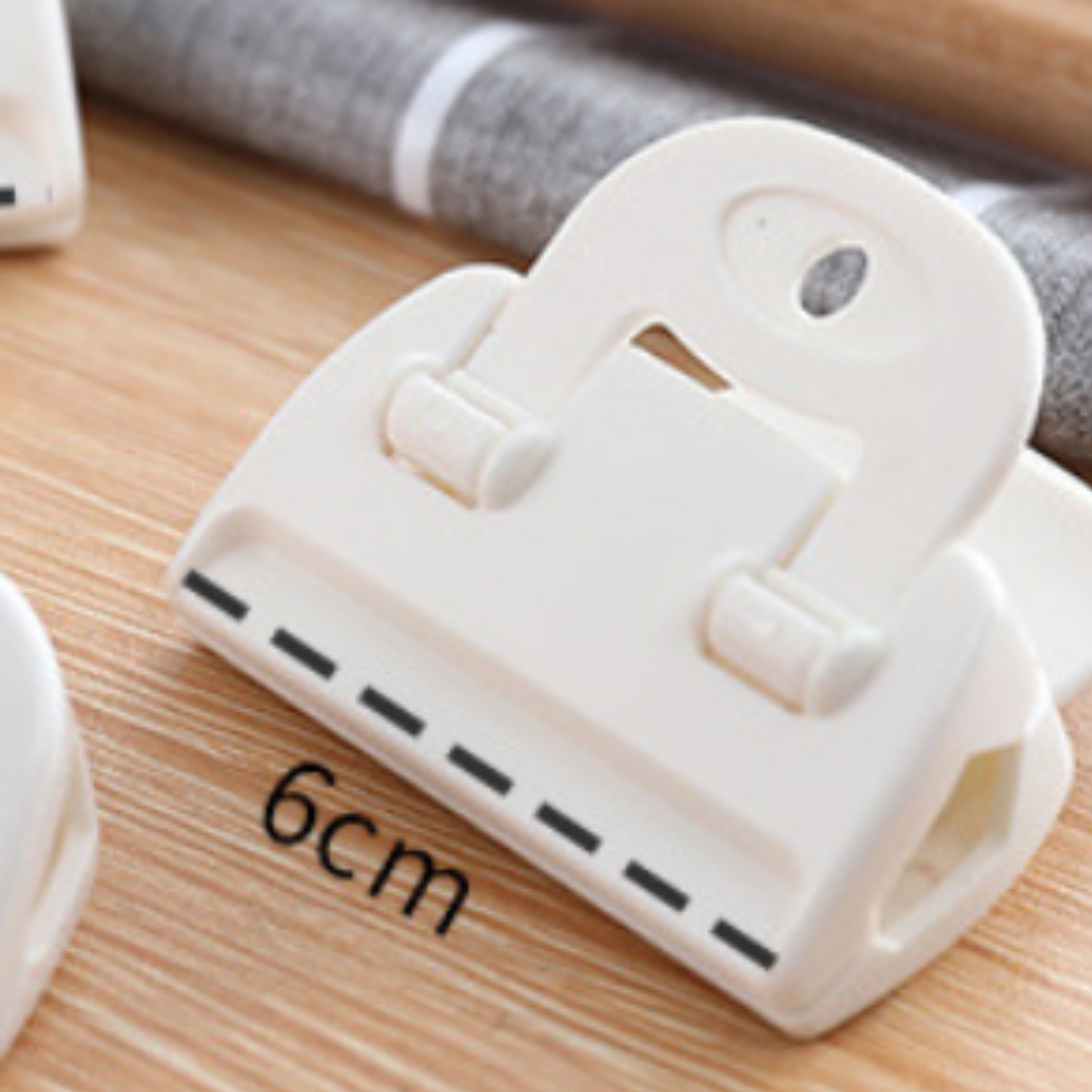 ที่หนีบถุงอเนกประสงค์ไซด์ กว้าง 6 cm ยาว 5 cm คละสี เลือกสีไม่ได้ รหัส 2889