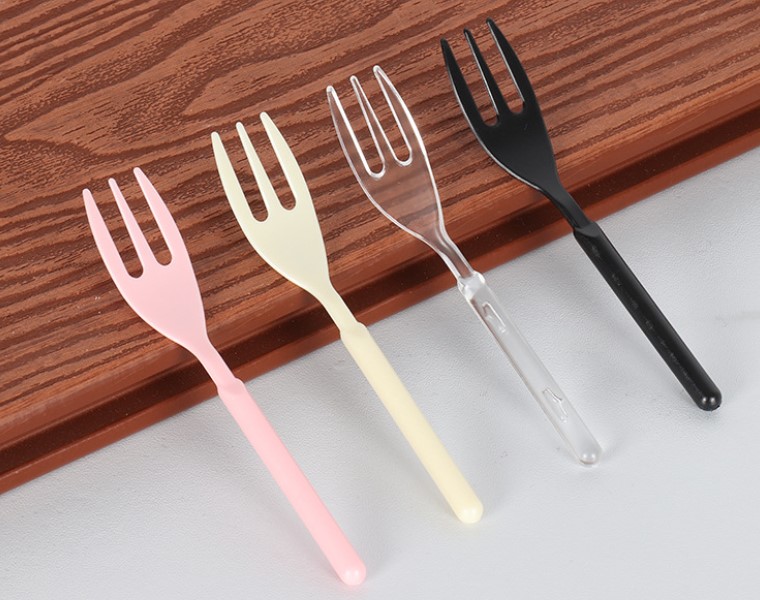 ส้อมขนม พลาสติก แพ็ค 98-100 ชิ้น