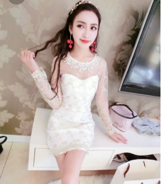 เดรสผ้าคอตตอนผสมspandex สีขาว เฉพาะด้านหน้าชุดเย็บซ้อนด้วยผ้าลูกไม้ปักลาย